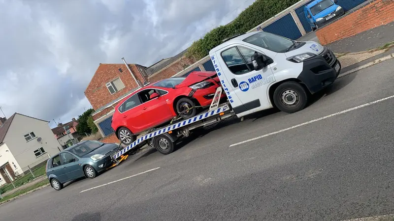 Rapid Recovery truck carrying a vehicle near Weldon