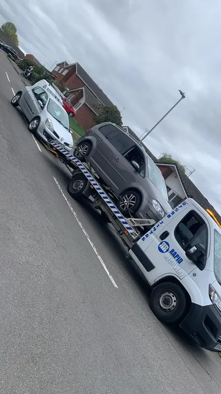Rapid Recovery truck carrying a vehicle in Northamptonshire