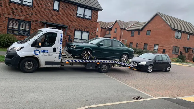 Rapid Recovery truck carrying a vehicle in Northamptonshire