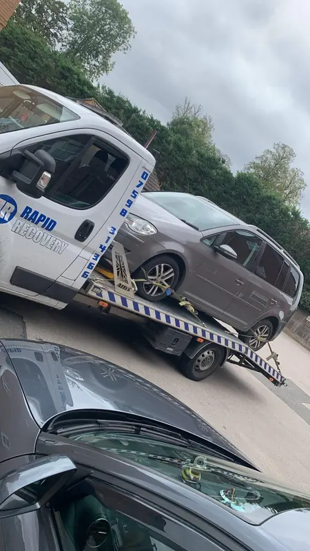 Rapid Recovery truck carrying a vehicle in Northamptonshire